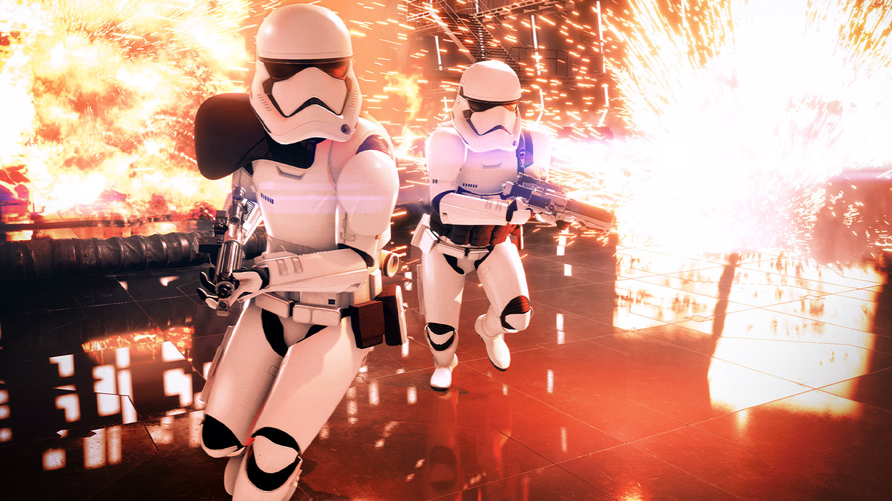 Vista frontal de dos Stormtroopers que corren por una base con explosiones alrededor