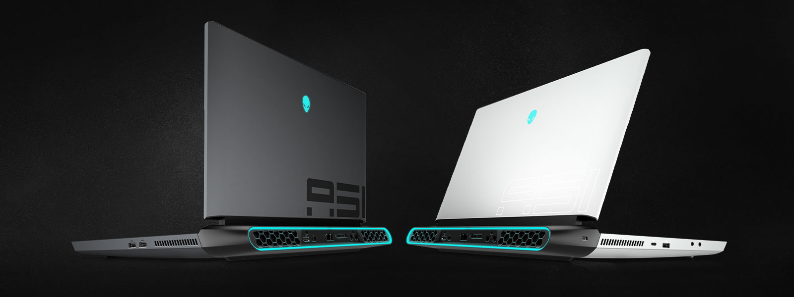 Zwei Alienware-Laptops nebeneinander