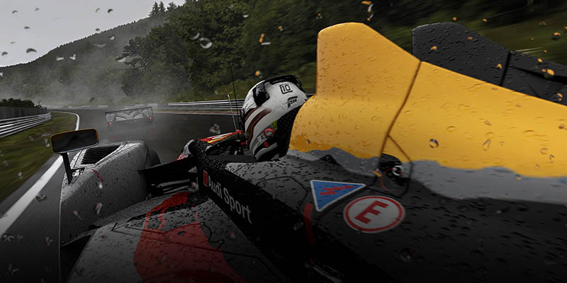 Formule 1 en pleine course sous la pluie