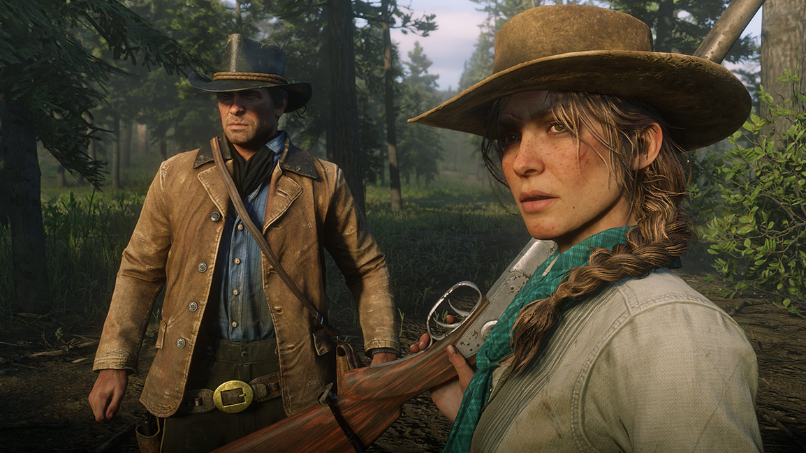 Arthur Morgan stands next to a woman holding a rifle in the woods