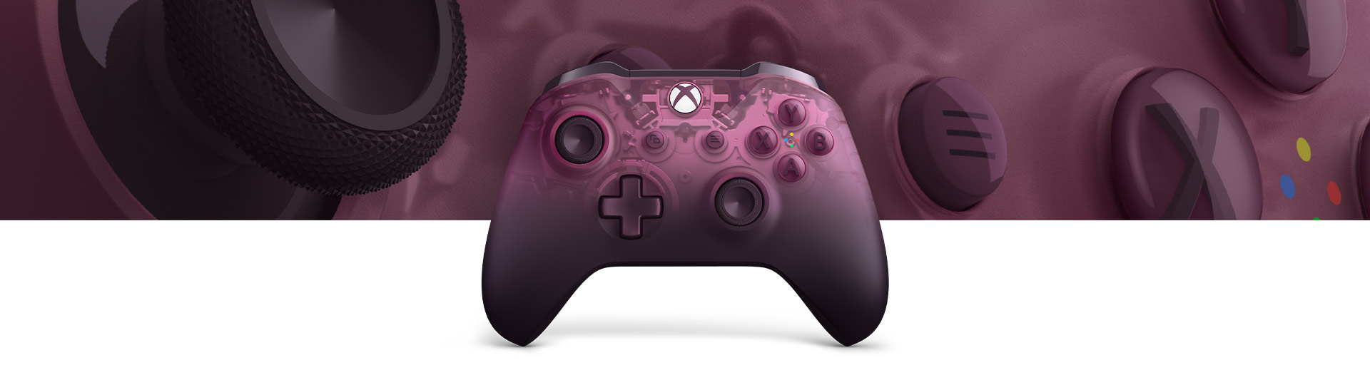 Вид спереди на беспроводной геймпад Xbox особой серии Phantom Magenta, крупный план текстуры поверхности геймпада